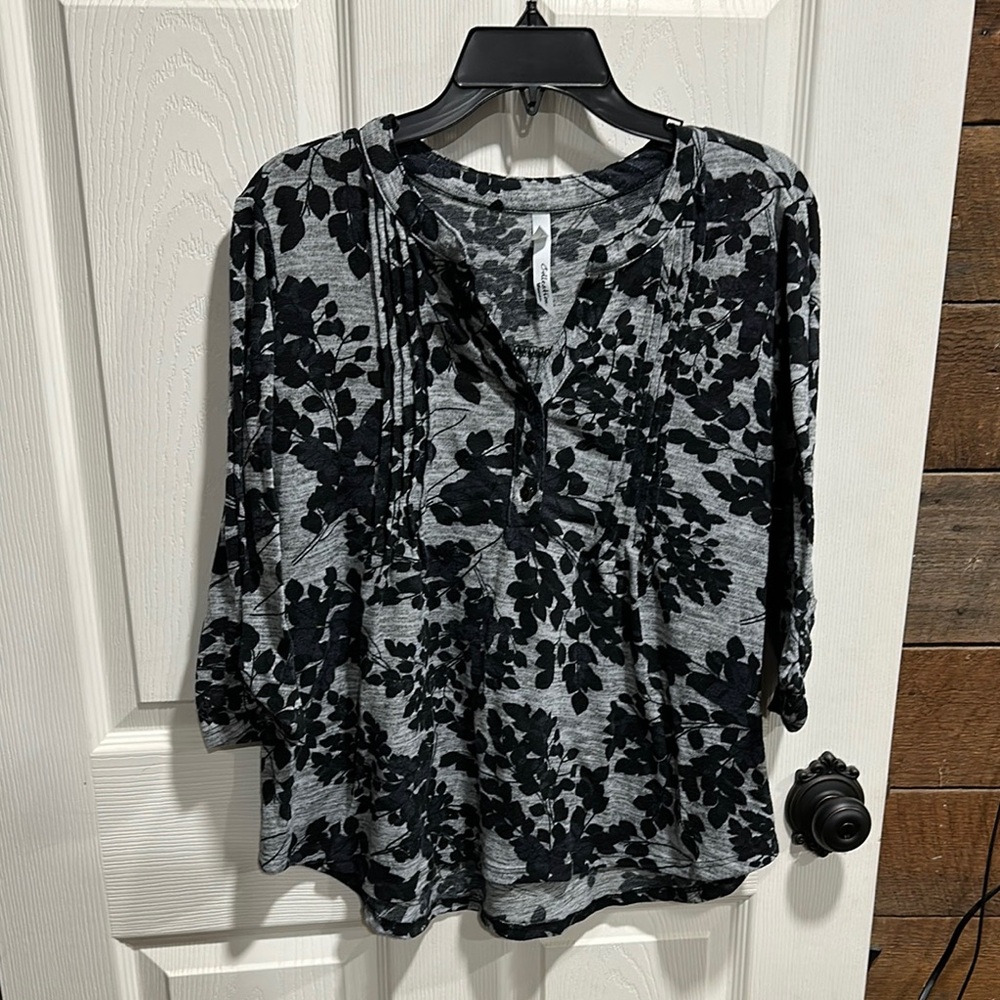 NY Collection Black and Gray Graphic Blouse with Mandarin Collar T170